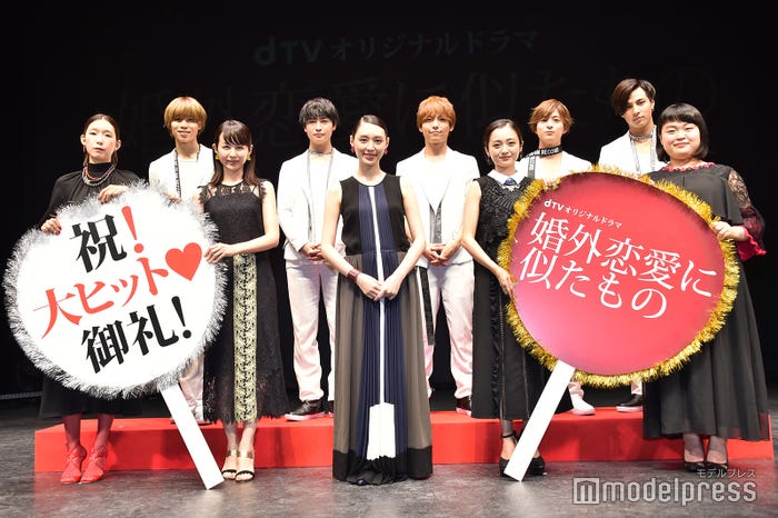 (前列左から)江口のりこ、平井理央、栗山千明、安達祐実、富山えり子(後列左から)太田将熙、増子敦貴、岩岡徹、和田颯、聖貴(C)モデルプレス