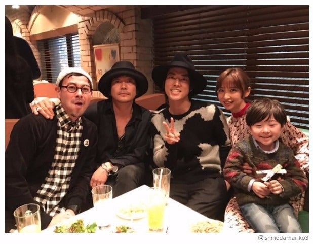 篠田麻里子、大森南朋＆鈴木浩介＆桐谷健太との豪華集合ショット公開「異色メンツ」「濃い」