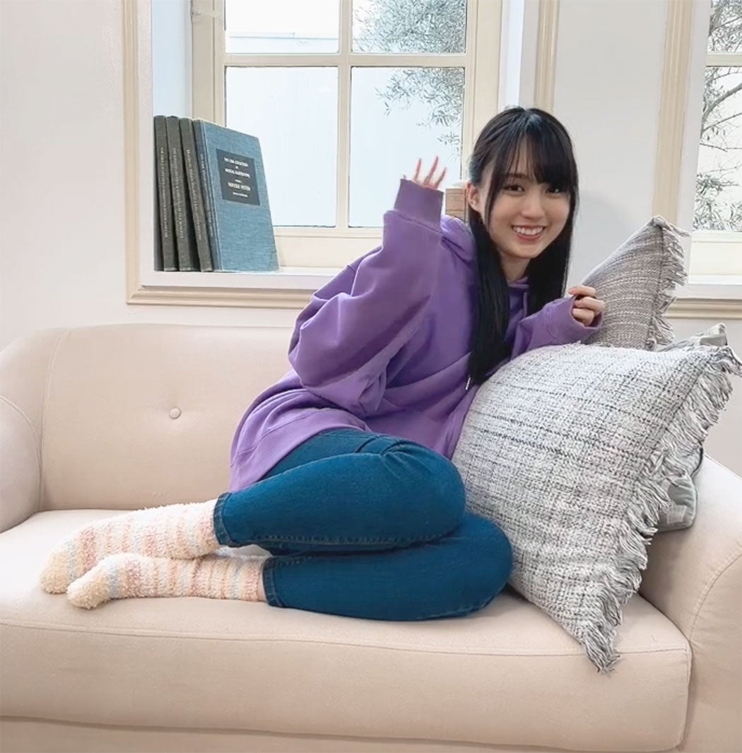 賀喜遥香／1st写真集「まっさら」公式Twitterより