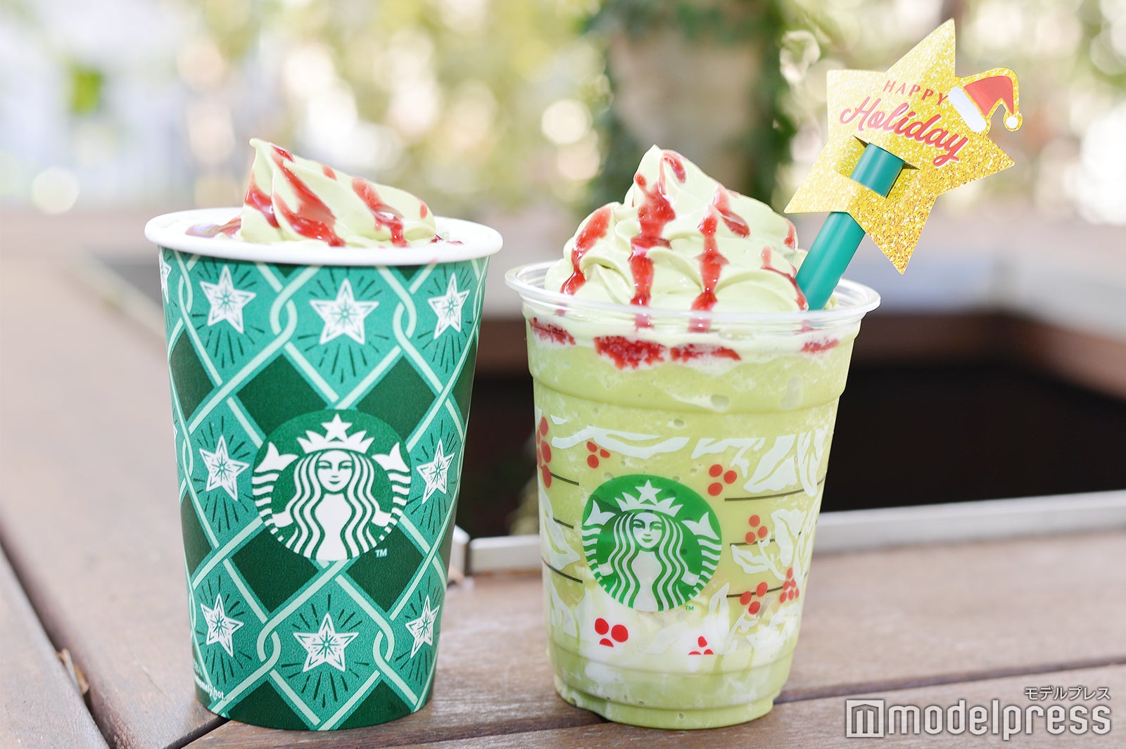 （左から）ピスタチオ クリスマス ツリー、ピスタチオ クリスマス ツリー フラペチーノ （C）モデルプレス