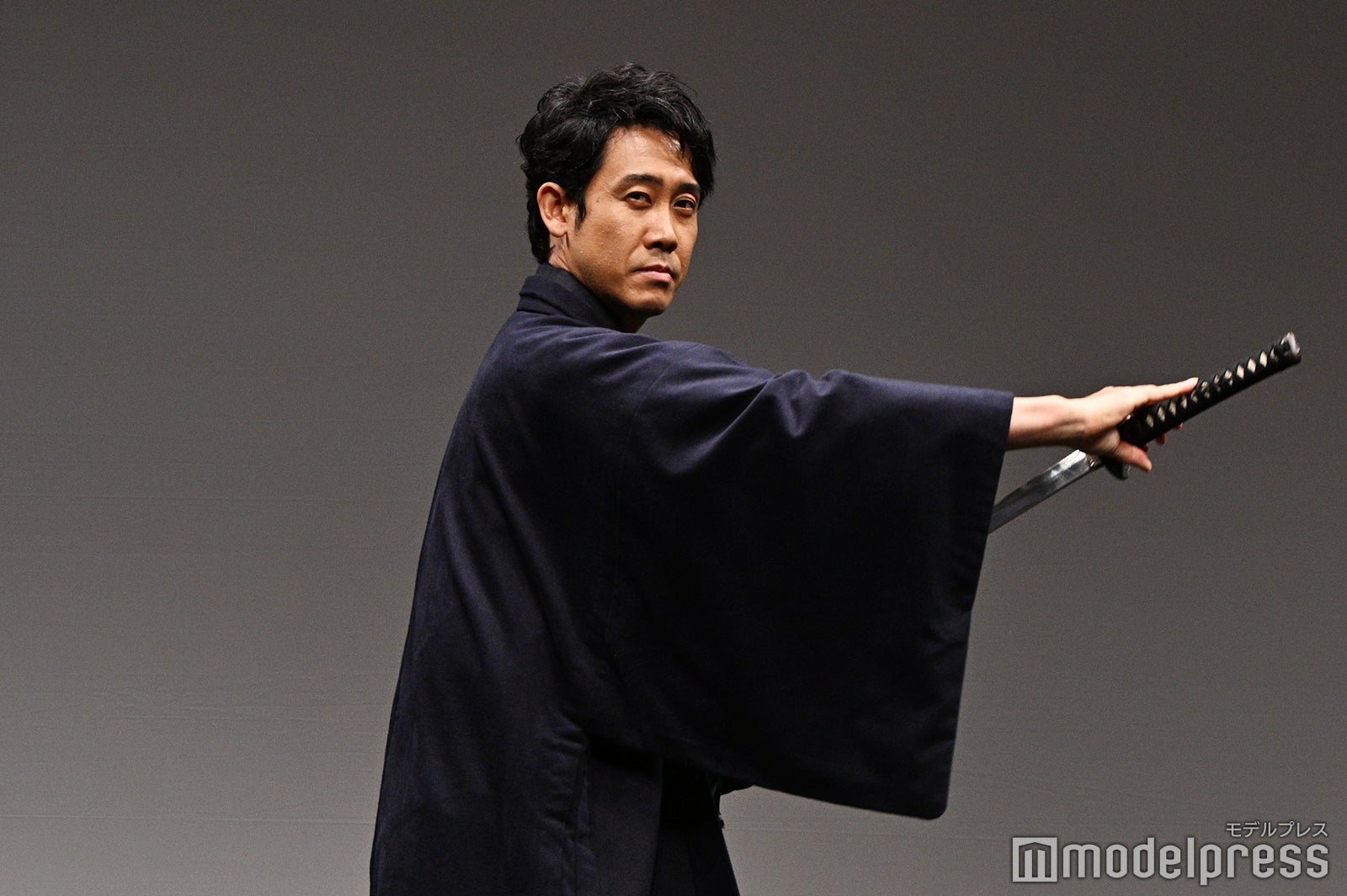 登場時に決まった大泉洋その2（C）モデルプレス