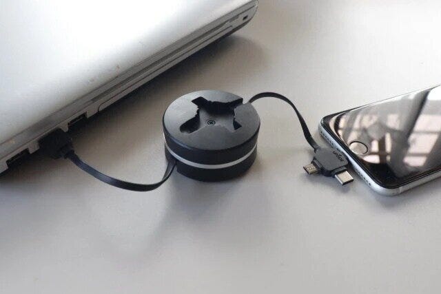 ダイソー 3in1リール式ケーブル ダイソーの1個で3役こなす3in1リール式ケーブル