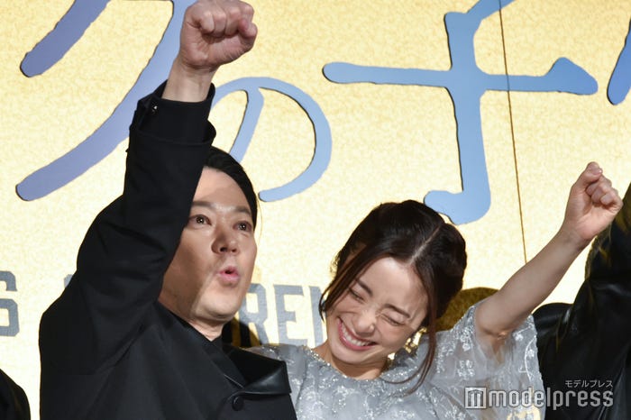 阿部サダヲ、上戸彩 (C)モデルプレス