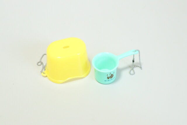 ダイソー　キーホルダー（風呂椅子と湯おけ）　風呂椅子　湯おけ