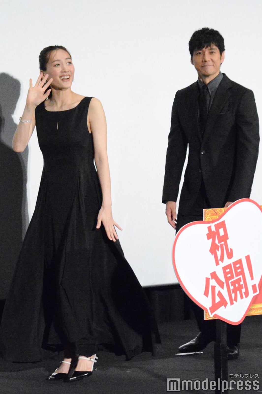 綾瀬はるか、西島秀俊 （C）モデルプレス