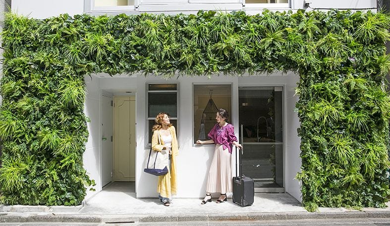 日本初ファンタジー系ホステル「ザワードローブホステル」六本木に誕生