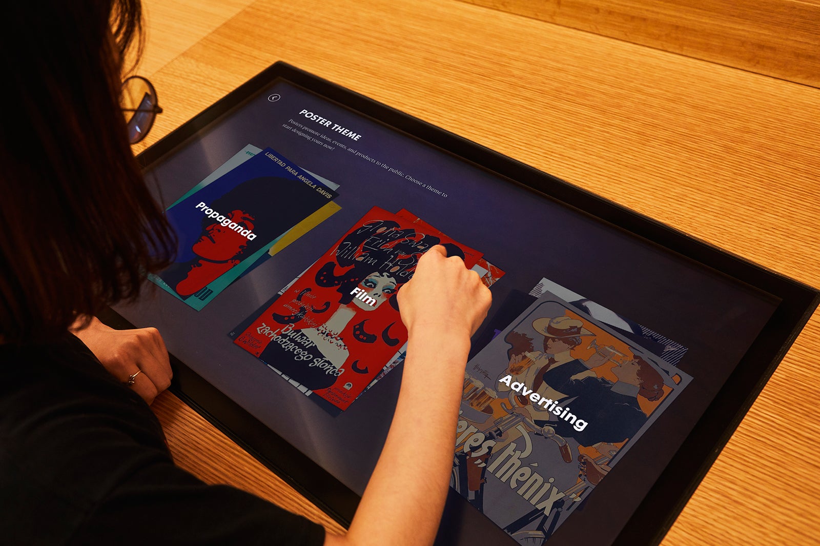 ポスターマシン／Samuel Morgan Photography