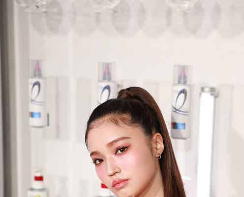 せいら、美デコルテ輝く真っ赤なドレス姿 “年に12回カラーチェンジ”今後挑戦したい髪色は?