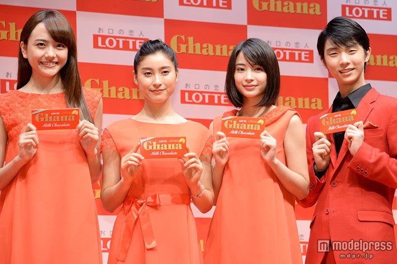 （左から）松井愛莉、土屋太鳳、広瀬すず、羽生結弦選手