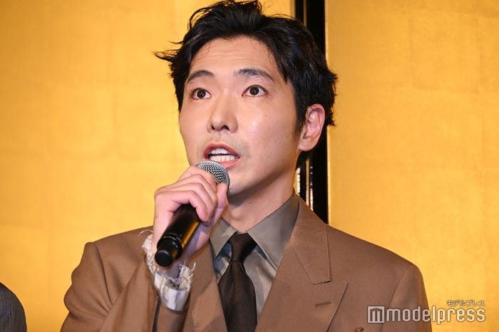 劇場の熱気を「湿気」と語って笑わせた柄本佑(C)モデルプレス