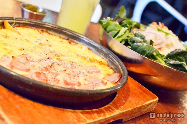 熱々のチーズが美味しいベーコンポテトピザ