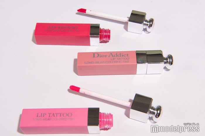 メンバーが色違いで持っている「ディオール(Dior)」リップ ティント (C)モデルプレス
