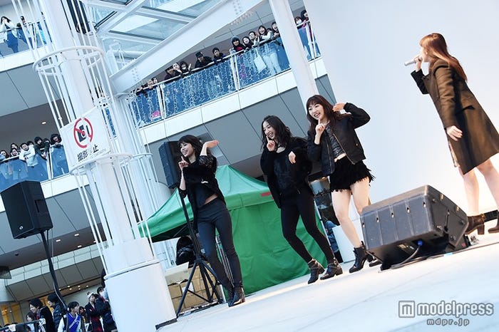 (左から)佐藤晴美、坂東希、重留真波、鷲尾伶菜