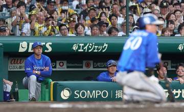 DeNA・相川監督 痛恨のスクイズ失敗に言及「残念ではありますが勝負をかけた結果なので」ファウル直撃の腕は「大丈夫です」