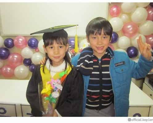 Kep1erヒュニンバヒエ、兄ヒュニンカイと“幼少期2ショット”公開 「美形兄妹」「お人形さんみたい」の声