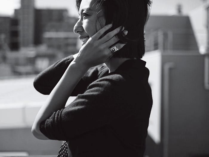 小泉里子/「Domani」1月号より(画像提供:小学館)