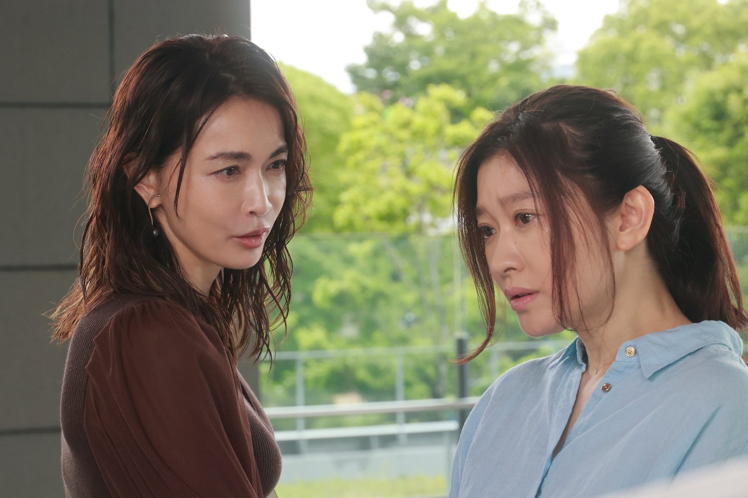 長谷川京子、篠原涼子「金魚妻」（C）Netflix