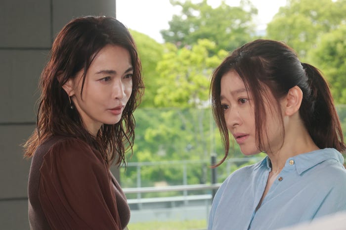 長谷川京子、篠原涼子「金魚妻」(C)Netflix