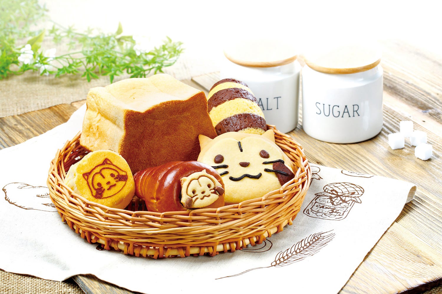 「あらいぐまラスカル」公式パン屋が吉祥寺に 顔やしっぽの焼き立てパンが30種も!