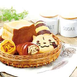 ラスカルチーズ蒸しパン280円、ラスカルブレッド380円、ラスカルコロネ300円、ラスカルパン330円(各税込)、(C)NIPPON ANIMATION CO., LTD.