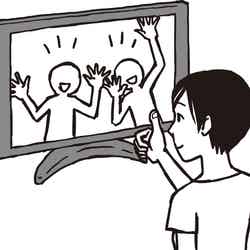 親指を顔の前に立て、視線は爪に置いたまま周辺視でテレビを見る（C）松本奈緒美