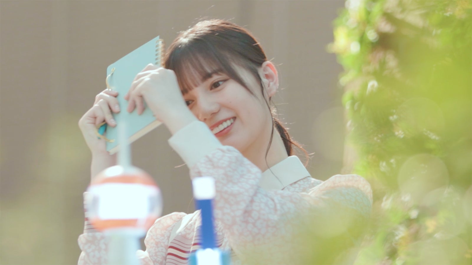 小坂菜緒／新CM『すすめ、ゼロカーボン！』篇メイキングより （提供写真）