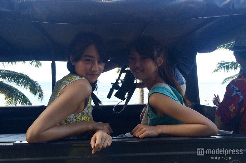 （左から）山本美月、松元絵里花（C）テレビ東京