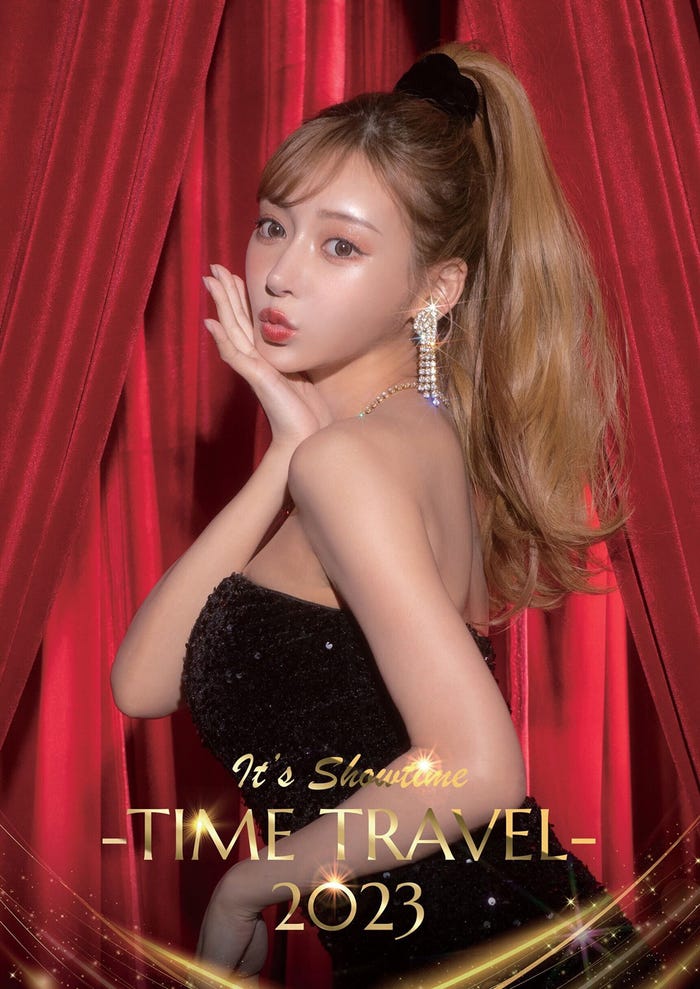 明日花キララ 2023年カレンダー「-TIME TRAVEL-2023」(提供写真)