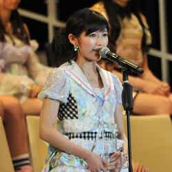 渡辺麻友スピーチの様子