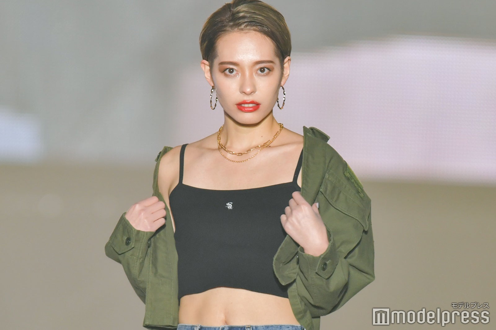 瑠璃奈（C）モデルプレス