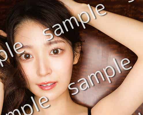 乃木坂46阪口珠美、黒レースランジェリーカット初解禁 艶肌際立つ大人な姿【1st写真集「青いバラ」封入特典第6弾】