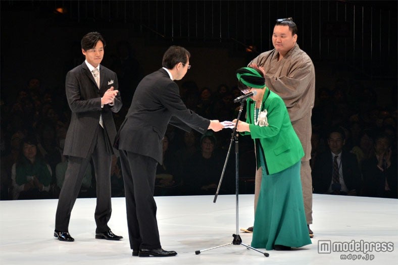 コレクションの売上金の一部を「東日本大震災ふくしまこども寄付金」へ寄付