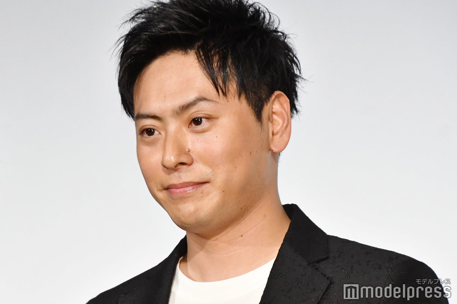 三代目JSB山下健二郎、自宅療養中に伸ばしたヒゲ姿が話題 今市隆二＆山本舞香も反応「おもろすぎ」 - モデルプレス