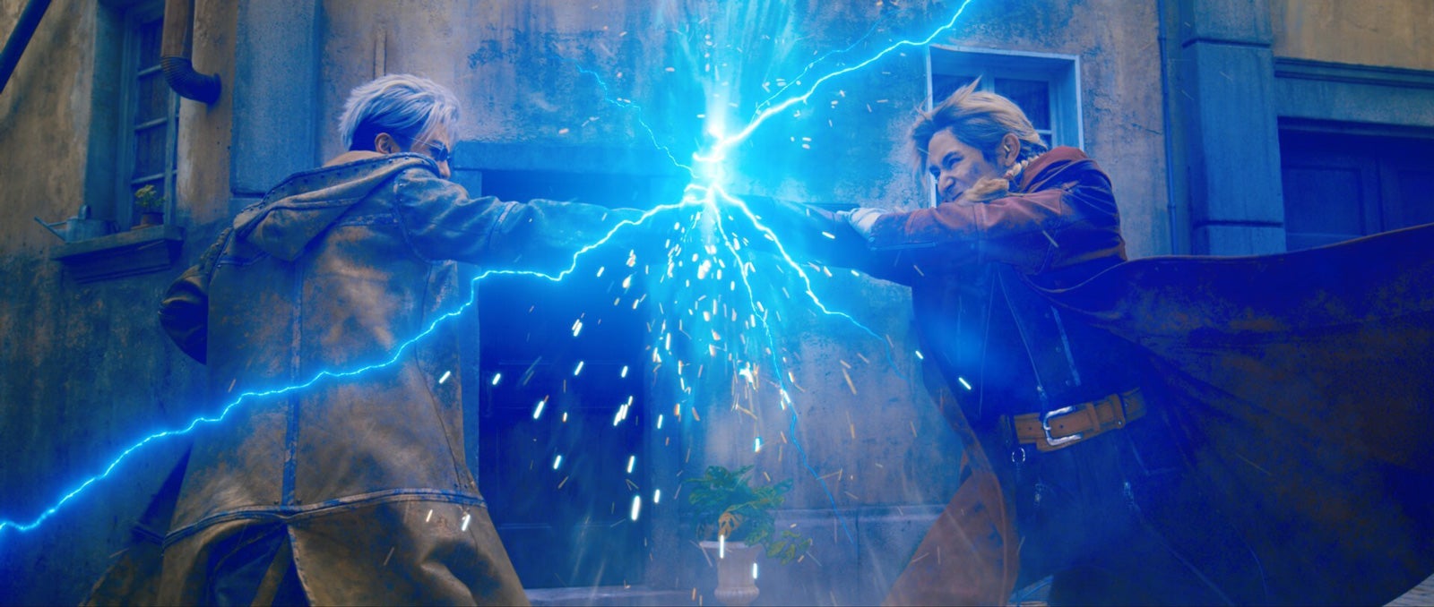 新田真剣佑、山田涼介（C）2022 荒川弘／SQUARE ENIX（C）2022 映画「鋼の錬金術師2＆3」製作委員会