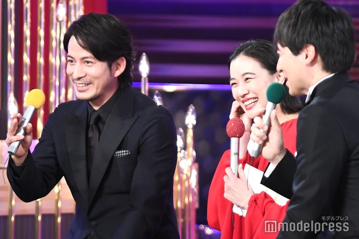 岡田准一、蒼井優、桝太一アナウンサー (C)モデルプレス