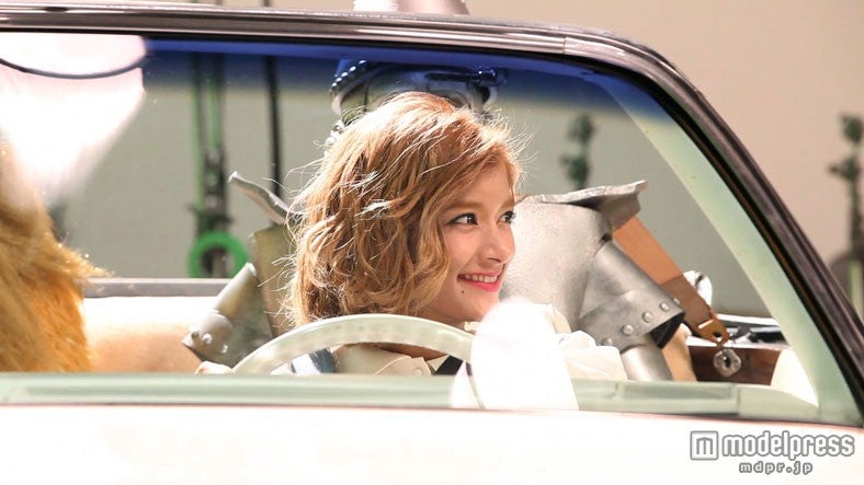 ローラ／新CM「レッツ！ドライブ」篇メイキングショット