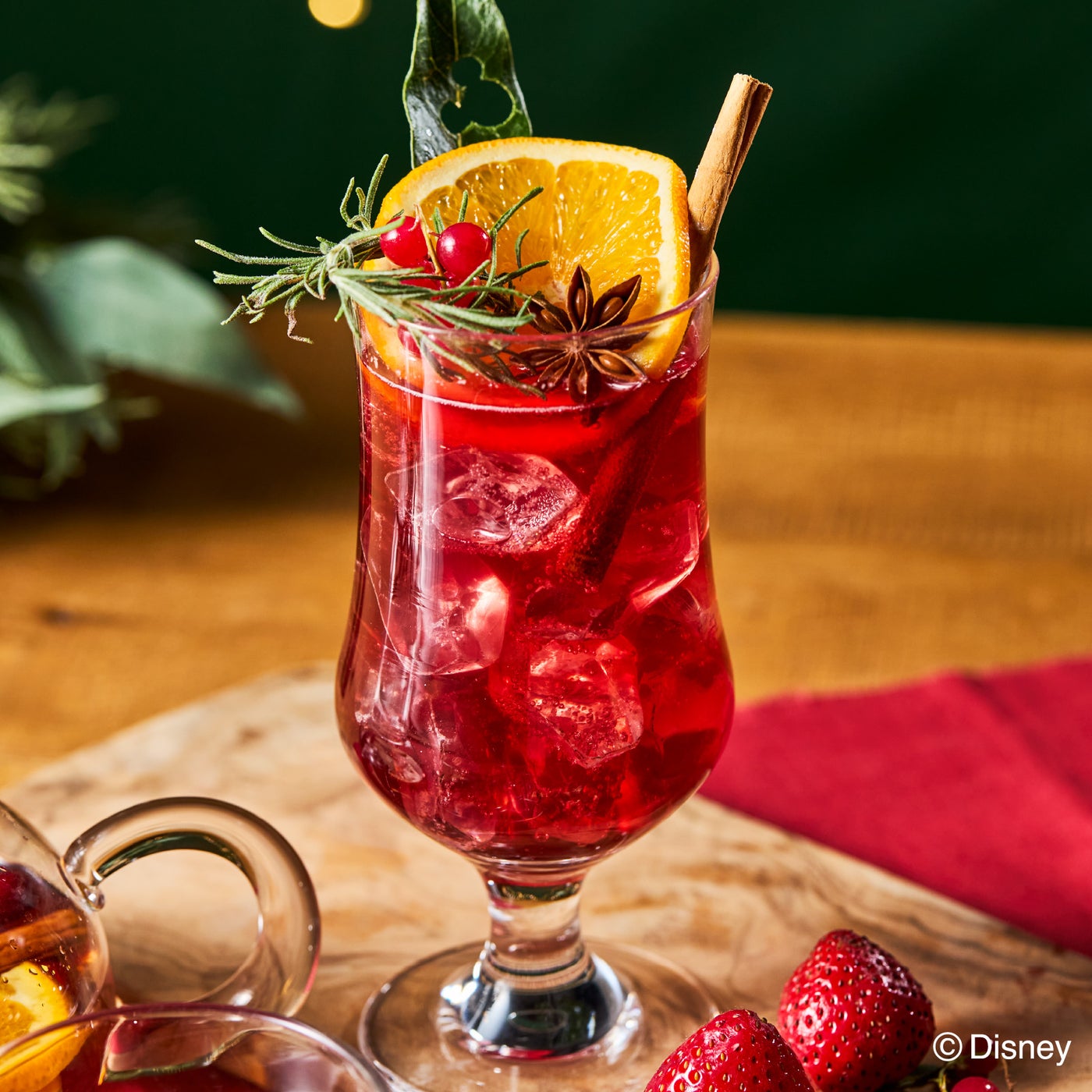 Christmas is coming!スパイス香る葡萄ミックスジュース〈Mickey〉1,320円（税込）（C）Disney