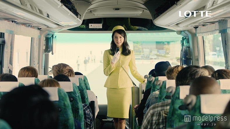 佐々木希／新CM「ツアーガイド」篇より