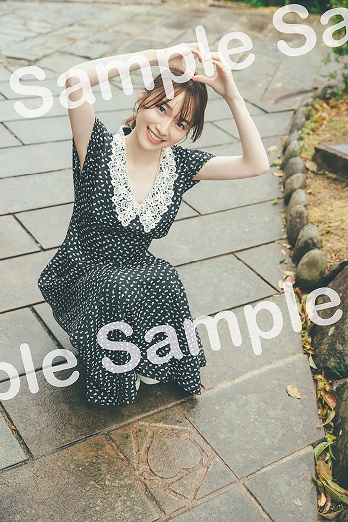 守屋麗奈/未来屋書店ポストカード特典(撮影/東 京祐)