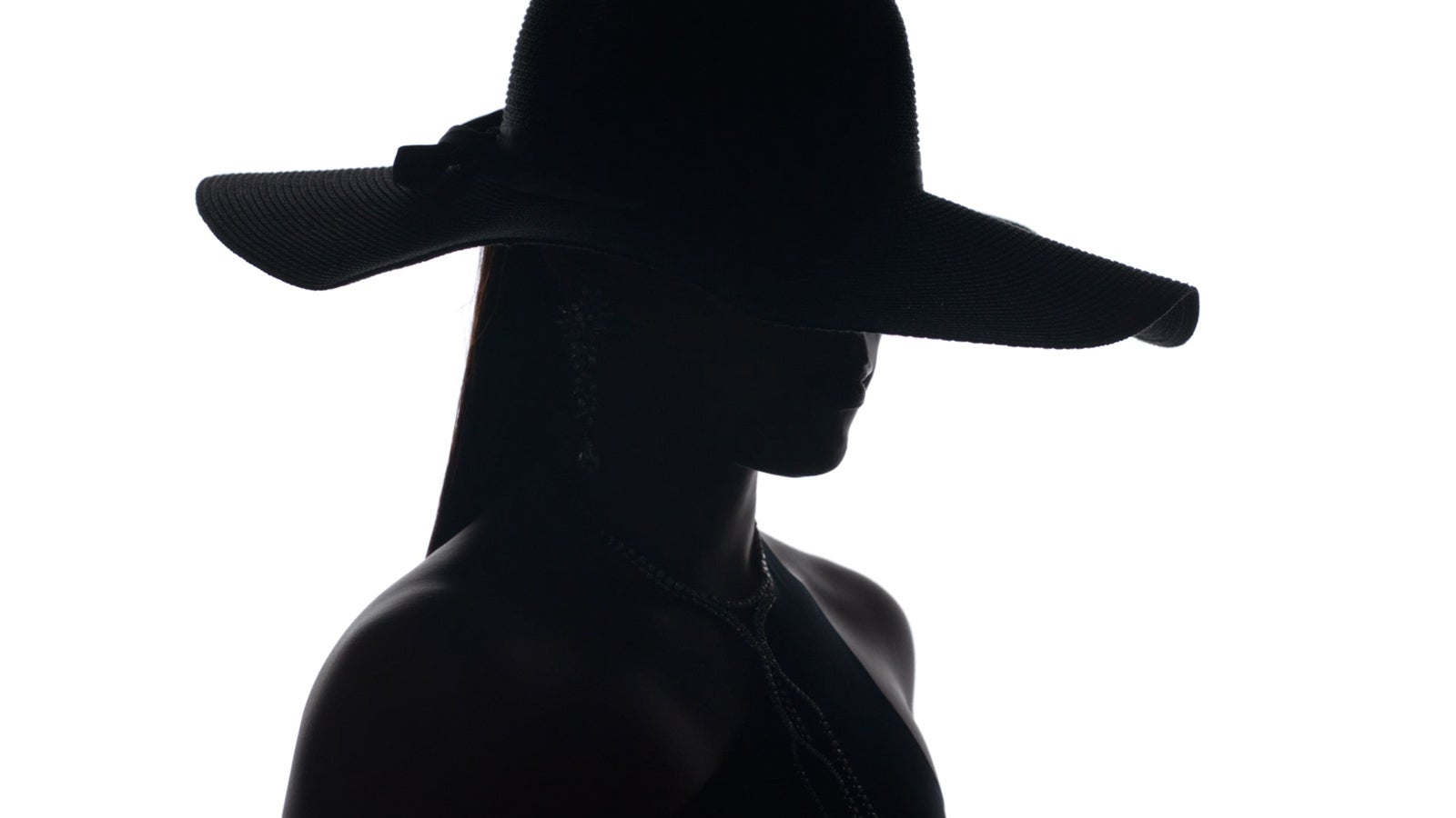 フワちゃん／新CM「その正体は」篇より（提供写真）