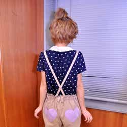 鈴木奈々:今日のファッションのポイントは星柄トップスとパンツのハートのポケットなのだそう。