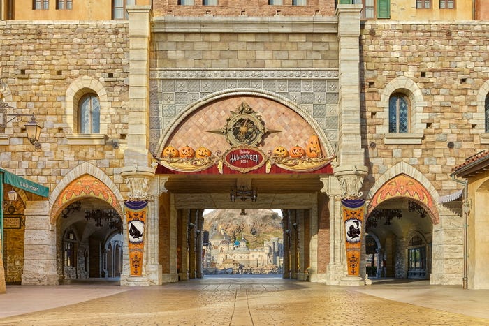 ミラコスタ通りのデコレーション(C)Disney