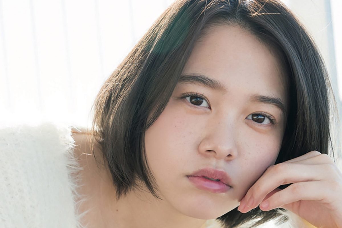 新田あゆな、『少年サンデー』で初表紙 爽やかな制服姿や水着姿を披露