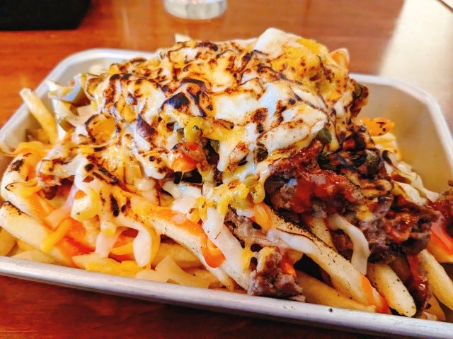 オープン前から行列も!大満足間違いなしのボリューミーなハンバーガー【大阪府東大阪市】