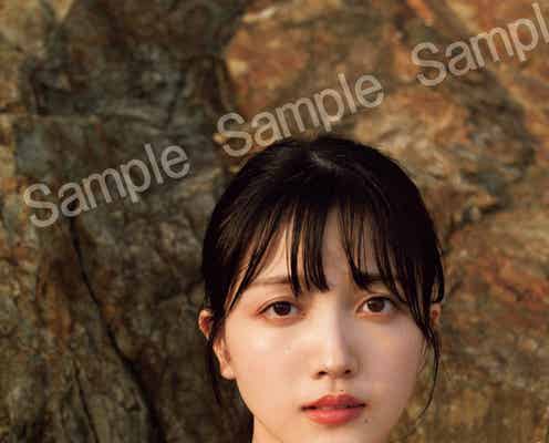 乃木坂46久保史緒里、海で白肌輝く眩しい姿 1st写真集「交差点」封入ポストカード絵柄解禁