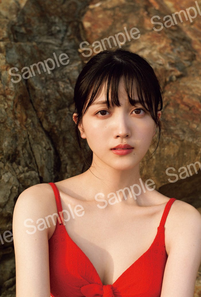 久保史緒里1st写真集「交差点」ランダム封入ポストカード(撮影:細居幸次郎)