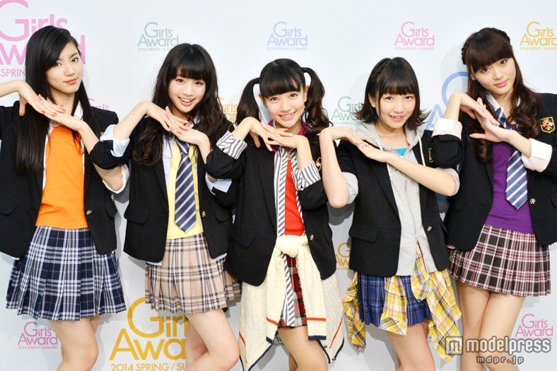 夢みるアドレセンス（左から：小林玲、志田友美、荻野可鈴、京佳、山田朱莉）