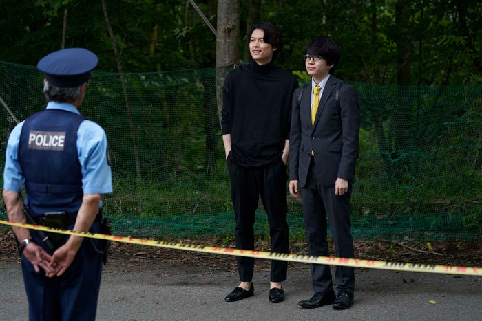 松村北斗、西畑大吾「ノッキンオン・ロックドドア」第1話より(C)テレビ朝日