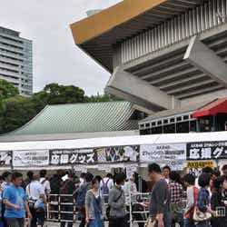 「AKB48 27thシングル 選抜総選挙」会場となった武道館のグッズ売り場