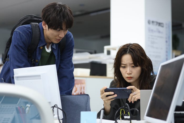 秋谷郁甫、深川麻衣「良いこと悪いこと」第6話(C)日本テレビ